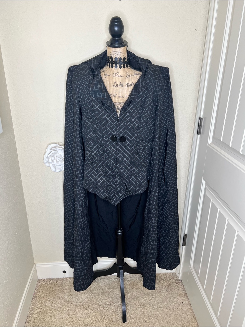 NTM: Disney Cruella Plus Size 18-20 Jacket Cape & Choker Costume Accessory Kit